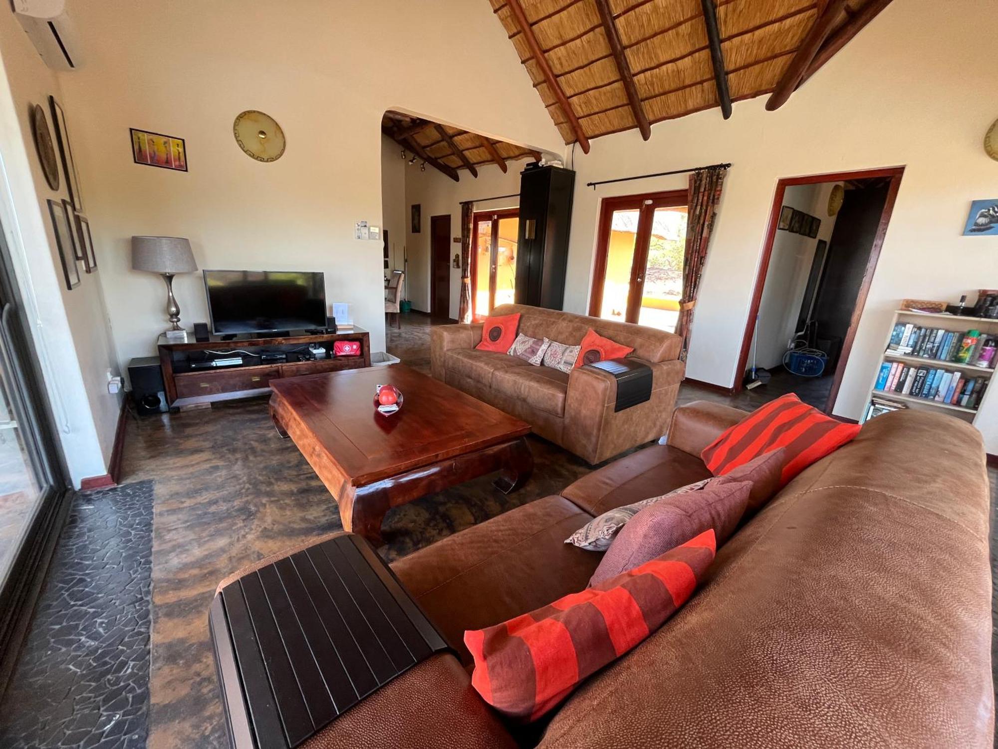 Bushvilla Umoja Kruger ファラボルワ エクステリア 写真